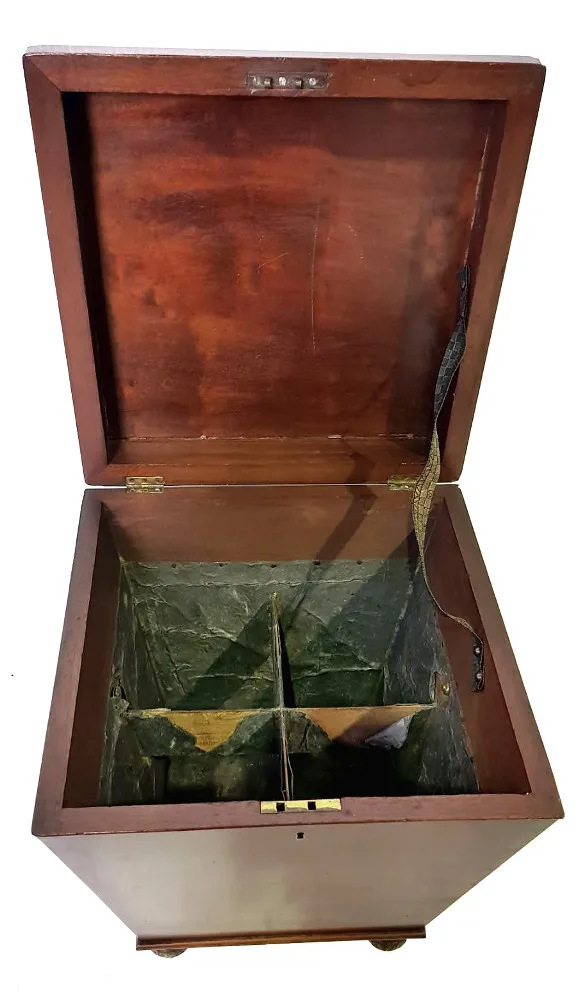 Lovely Edwardian Inlaid Mahogany Cellerette (Neat Size)
