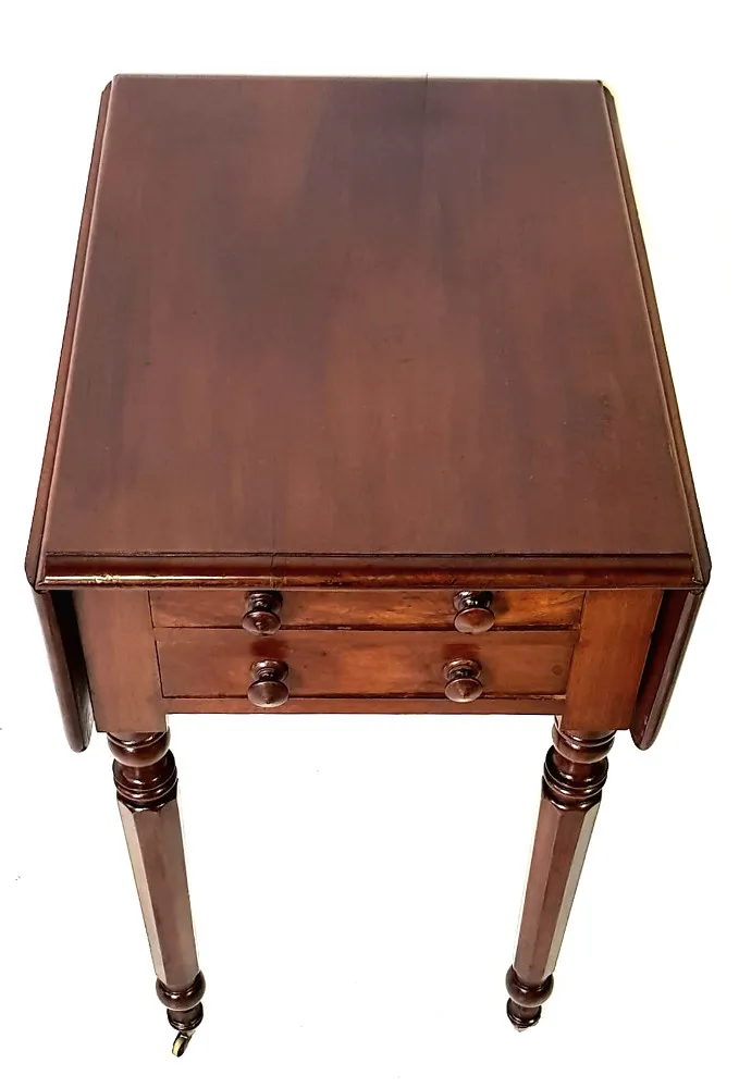 Good Quality 19th Century Mahogany Drop-Leaf Occasional Table (Neat Size)