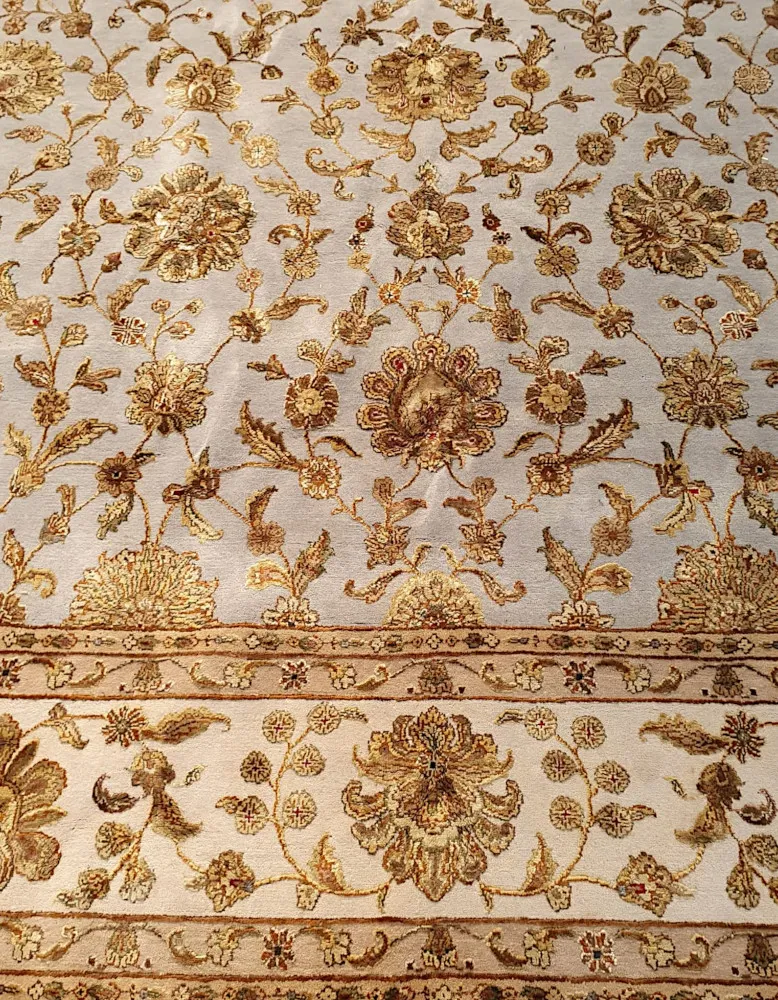 A Beautiful Late 20th Century Hand Knotted Persian Rug