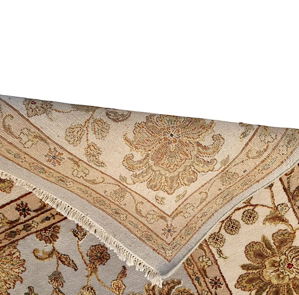 A Beautiful Late 20th Century Hand Knotted Persian Rug