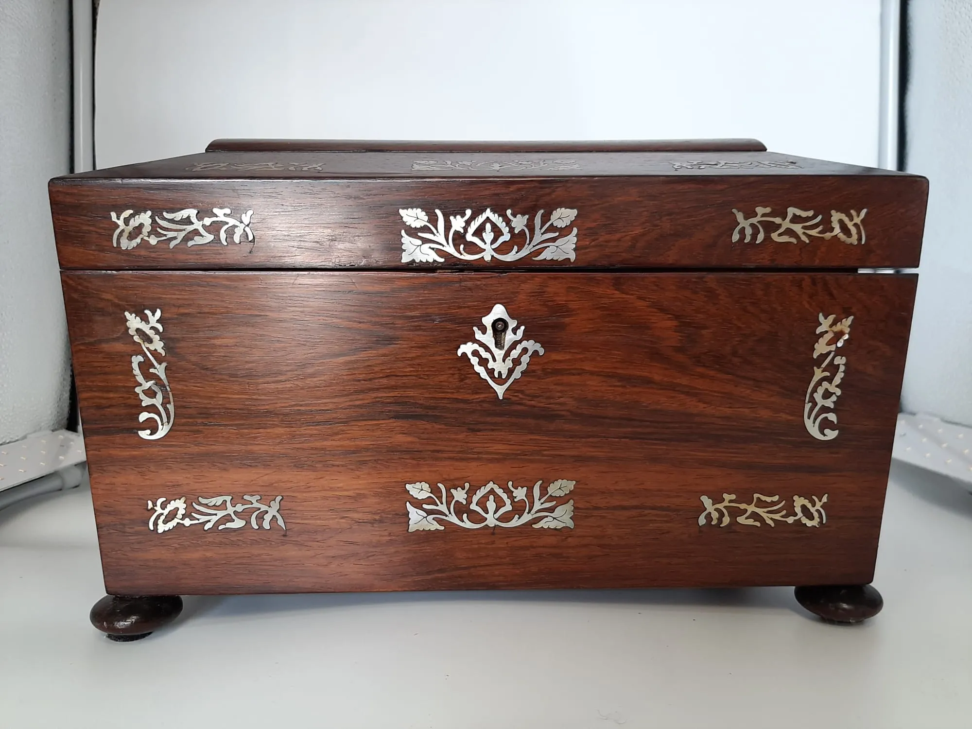 Good Quality Recovery Rosewood Tea Caddy Inlaid with Mother of Pearl